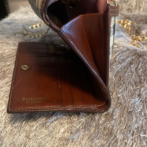 💯authentic EUC Burberry trifold wallet on a chain - Picture 11 of 16